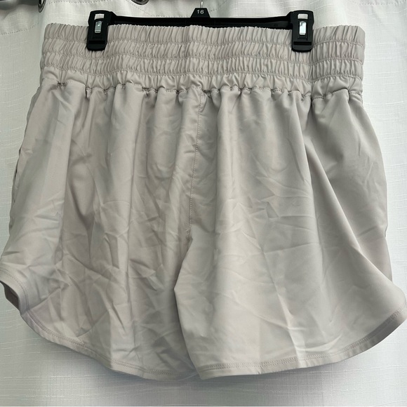 Women’s Nike shorts - Picture 2 of 4